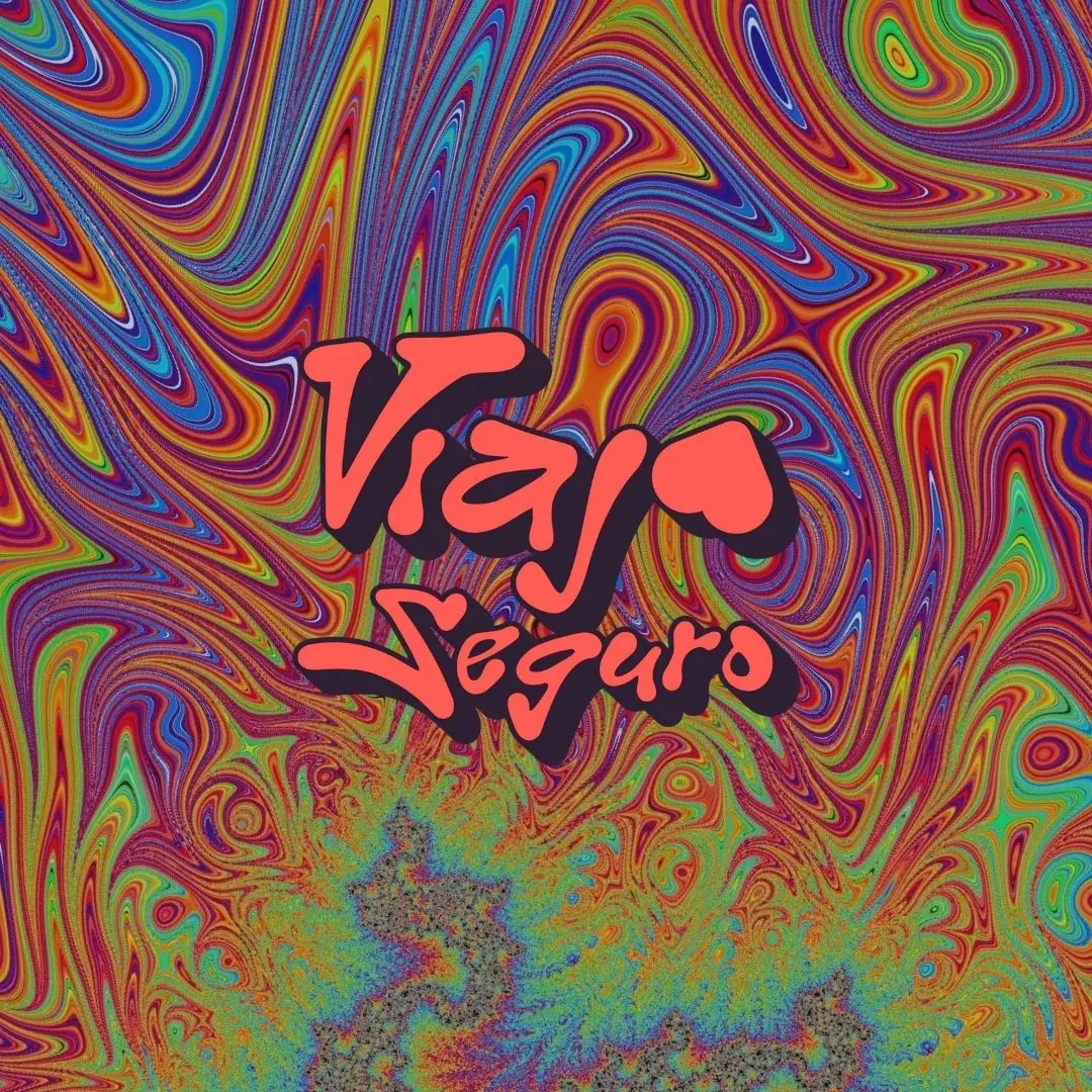 Cierre con el logotipo de Viaja Seguro sobre un fondo psicodélico.