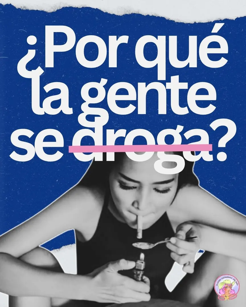 Portada azul con una fotografía en blanco y negro de una persona fumando de una pipa y el título en blanco, con la palabra «droga» tachada en rosa.