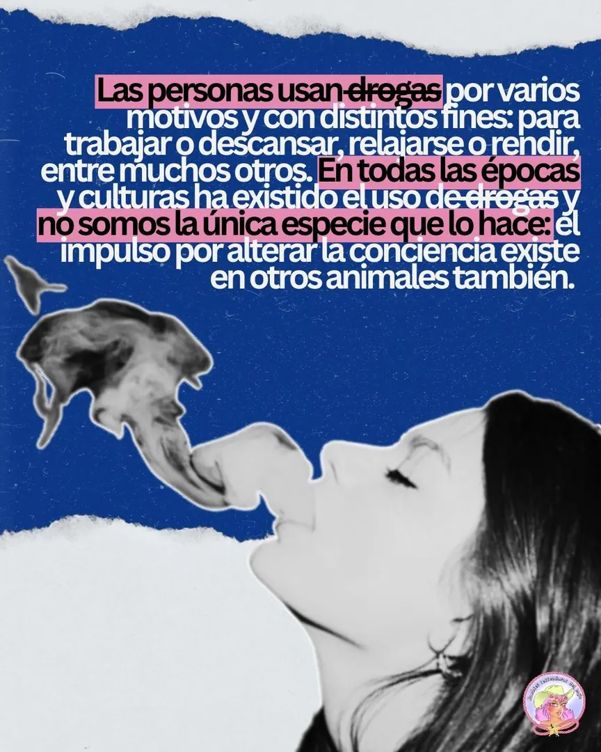 Fondo azul con la fotografía en blanco y negro de una persona exhalando humo.