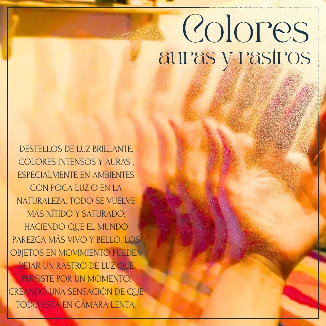 Fotografía dorada y borrosa de una mano en movimiento que deja rastros de color.